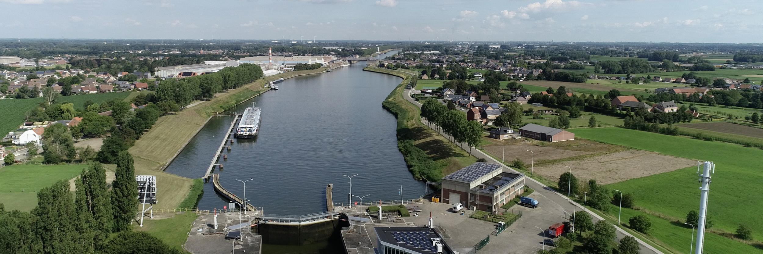 Le Canal maritime Bruxelles-Escaut, au niveau de l’écluse de Zemst.