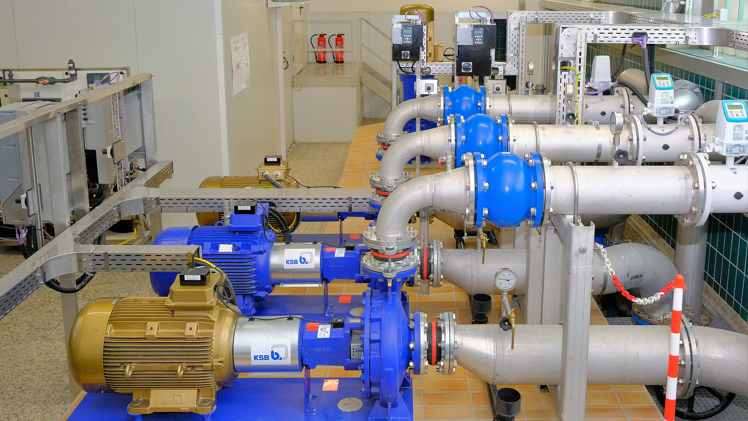 Etanorm pumps (front) with PumpMeter, KSB Guard and PumpDrive (rear)